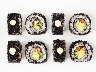 Каліфорнія з вугрем в ікрі (230g)