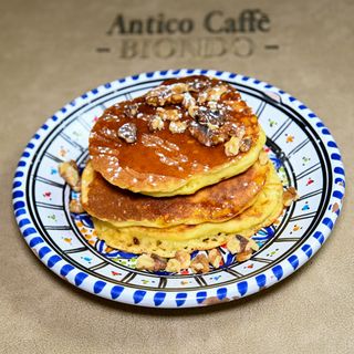 Pancake con miele e noci