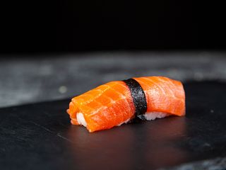 Нігірі з лососем (35g)