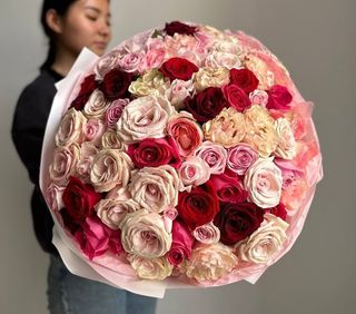 Букет из микс роз 40-50 см 71 шт