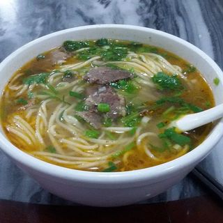 Sopa De Tallarines Con Ternera 牛肉汤面