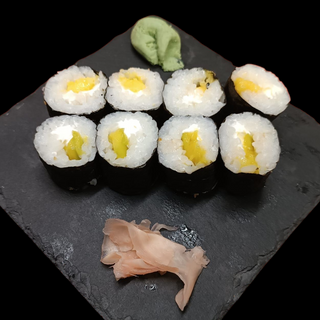 Hosomaki de mango y queso