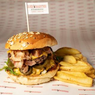 Hall Of Famer Burger + Patatas