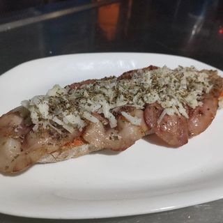 Tosta De Crema Pimiento Bacon, Queso Semi Y Albahaca