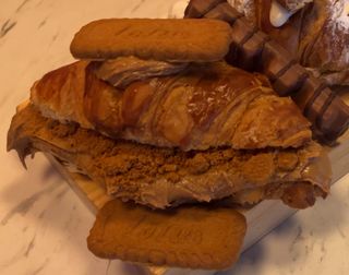 Croissant D'OR MILANO LOTUS style