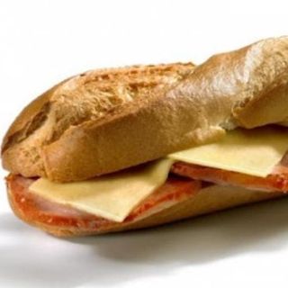 Baguette De Lomo Adobado Con Queso