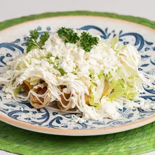 Tacos dorados con Pollo