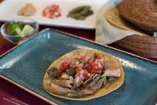 Taco de pollo con nopales