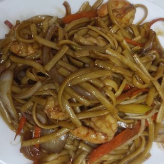 Tallarines Fritos Con Gambas