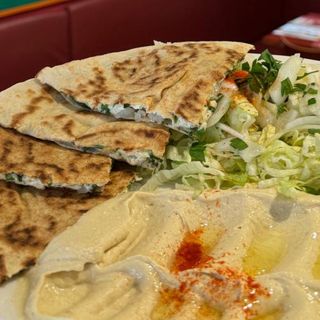 Arayes de queso feta (Plato)