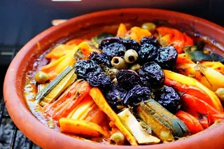 Tajine Berbère Et Pistil De Safran