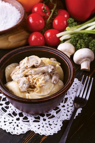 Тушковані вареники з м'ясом, у Вершково-грибному соусі (280г)