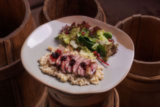 Качина грудка з диканською качаною кашею та зеленим міксом (50/150/30)