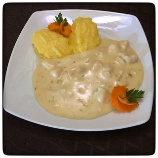 Pui cu smântână și ciuperci