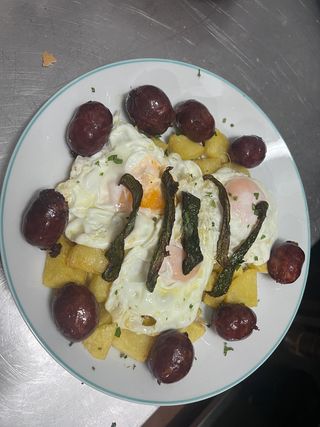 Ración De Huevos Rotos  con Jamón 