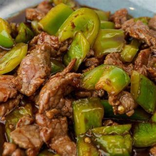 Ternera con pimientos verdes