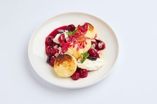 Sirniki sa pavlakom i višnjom