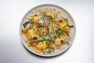 Вареники з капустою, копченим тофу-кремом та грибами, 350 г