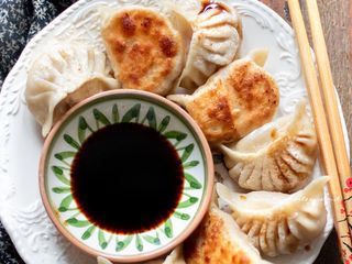 Ravioli alla griglia - 6 pezzi 煎饺