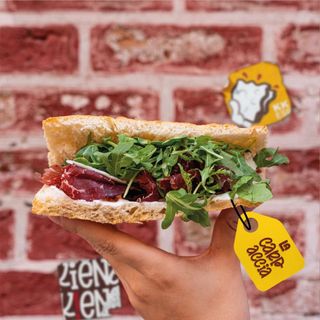 La Carpaccia - premium con carne curada (bresaola)