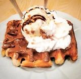 Gofre Con Nata Y Helado