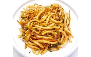 Udon con uovo e verdure
