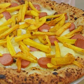 Pizza classica würstel e patatine