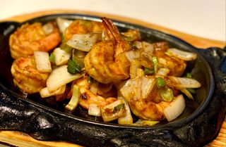 Langostinos servidos en plancha