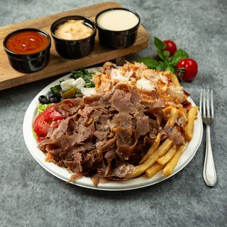 Kebab na talerzu super mega