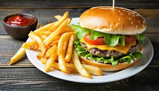 Burger vegan cu cartofi pai