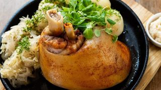 Golonka z kapustą i ziemniakami