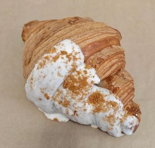 Croissant mus jabłkowy + patissiere cynamonowy