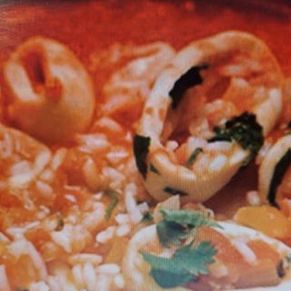 Caldeirada de Lulas, com arroz e salada