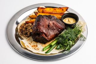 Pieczona golonka wieprzowa