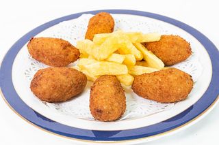 Croquetas de pollo o espinacas con patatas