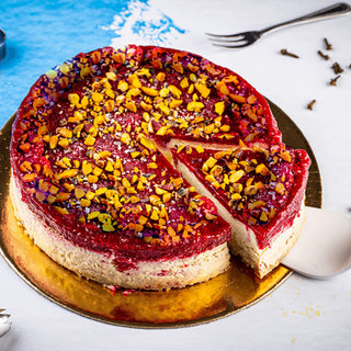 ფისტას ჩიზქეიქი ალუბლის ზედსართით 6 ნაჭრიანი