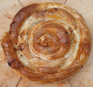 Pita sa sirom tepsija