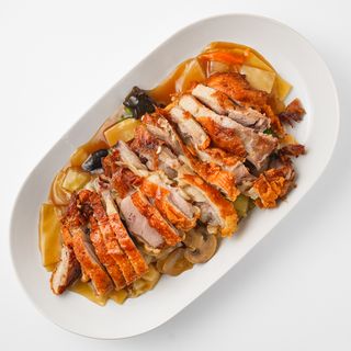 Hrskava patka s bambusom i gljivama