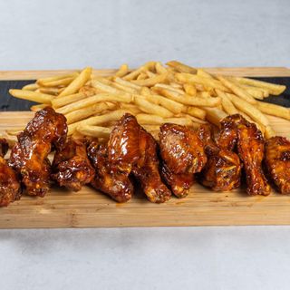 Hot Wings 1kg & 2x Coca Cola 0.33l