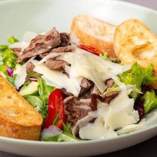 Salată cu Vită la Cuptor