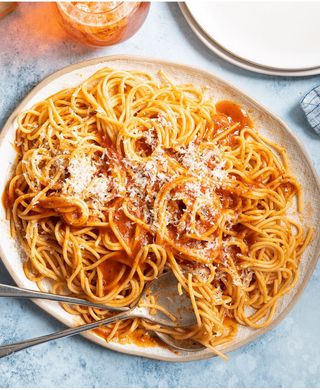 პასტა სოუსით 1კგ