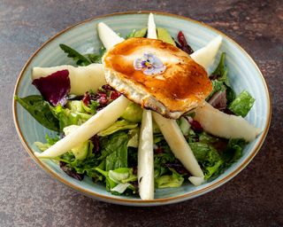 Салата Козе сирене и круша (300г)