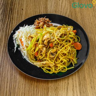 Chiński makaron z kurczakiem