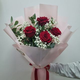 ვარდების თაიგული 4 ტოტი