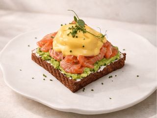Benedict Egg Avocado & Salmon