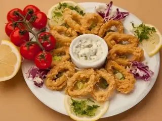 Baby calamar pane cu sos tartar