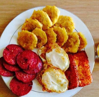 Tostones Con Queso Y Salami