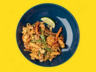 Локшина в соусі Пад Тай з куркою та креветками (280g)