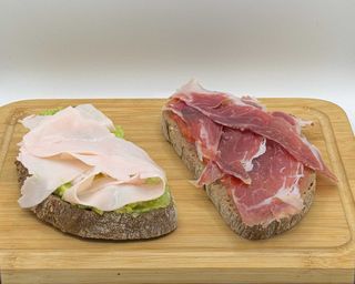 Tostada de pan de cereales