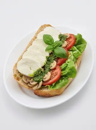 Домат и моцарела